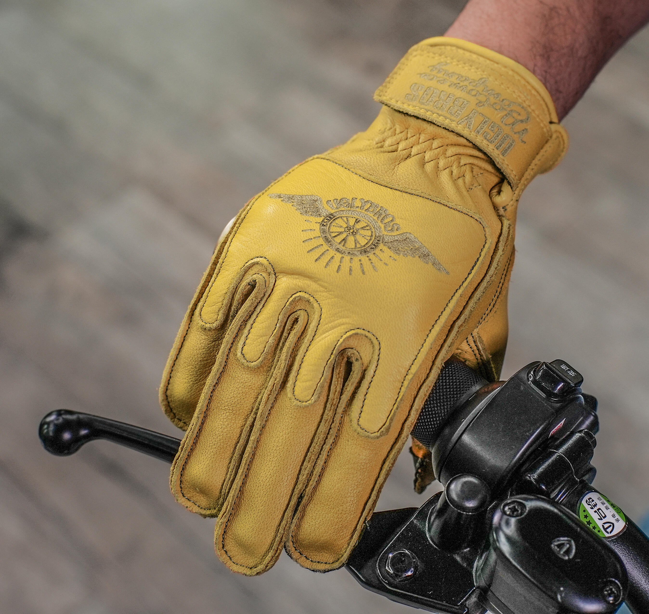 BikerStore Retro Deerskin Motorcycle Gloves - Black & Yellow Touchscreen