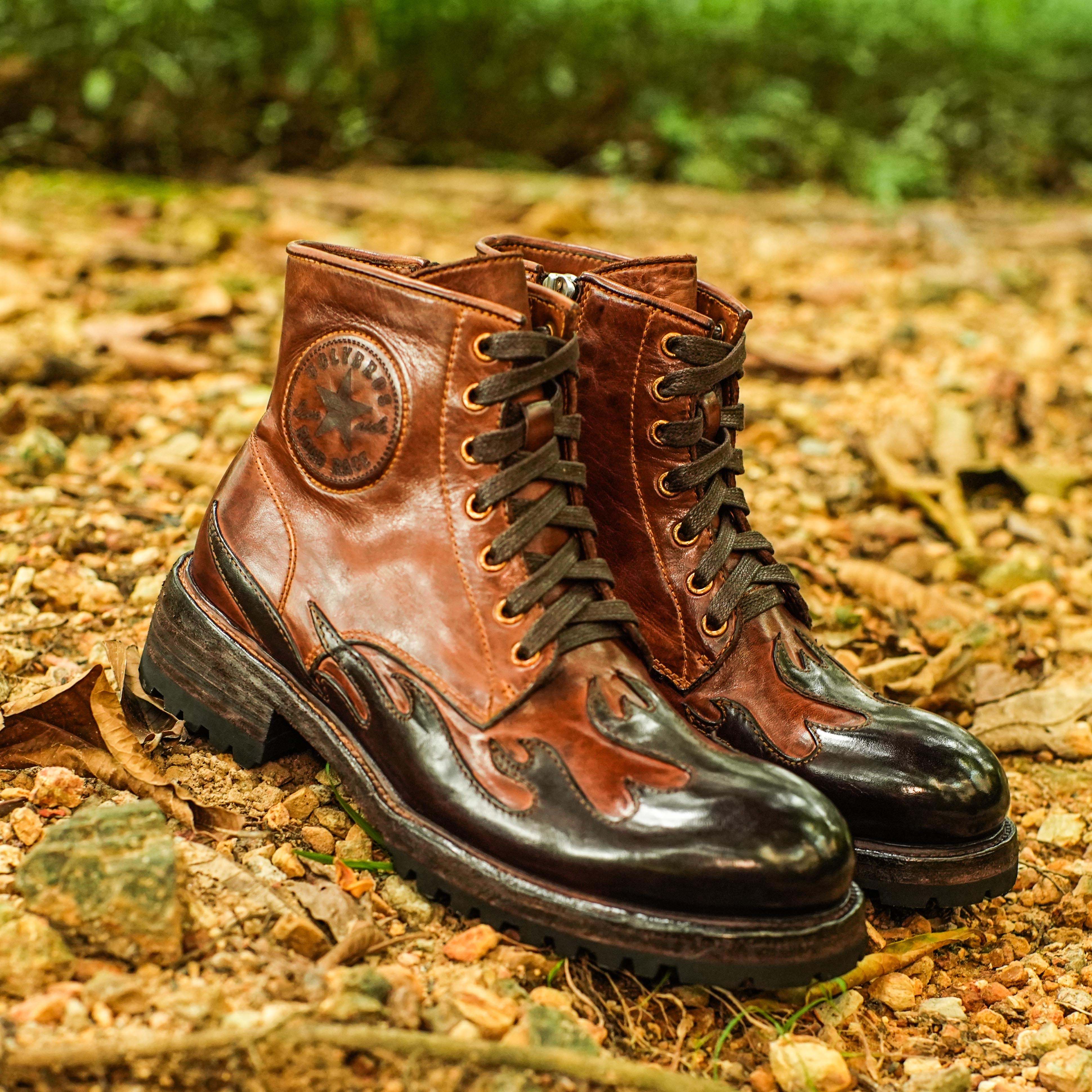 BikerStore Classic Retro Riding Boots: Durable Horsehide Leather, Flame Pattern, Perfect for Harley Enthusiasts