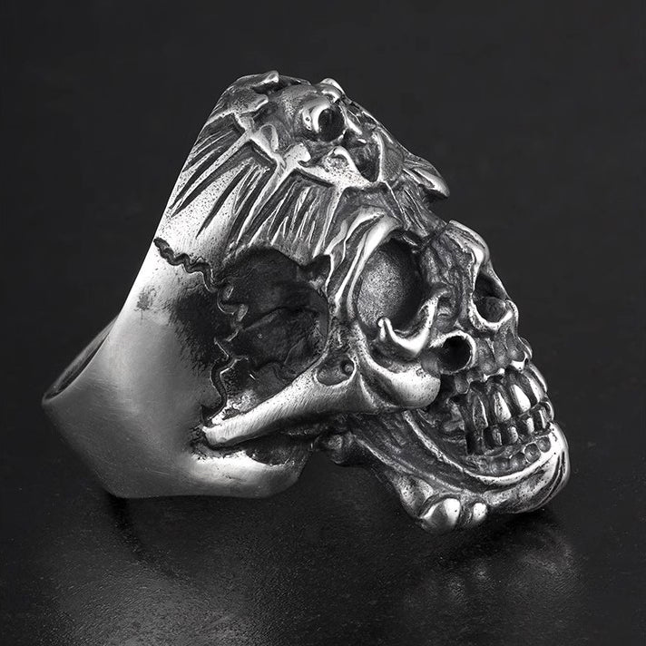 <img src="925-silver-ring-skull.jpg" alt="925 sterling silver skull ring, dark motorcycle style, suitable for Harley Davidson and retro motorcycle riders in Malaysia">